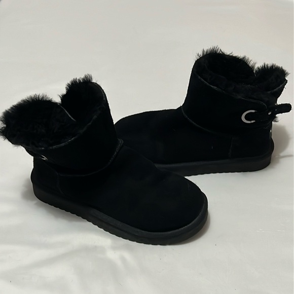 Koolaburra by Ugg Remley Mini Black Suede Boots - Picture 1 of 9